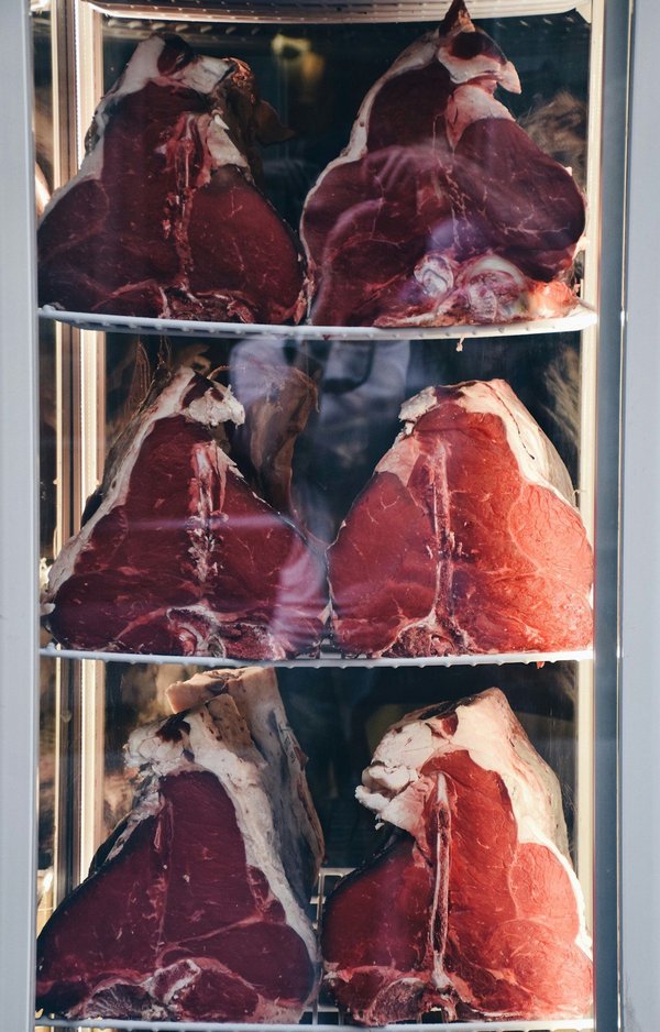 Accédez à la qualité avec une vitrine boucherie réfrigérée - charcuterie - traiteur